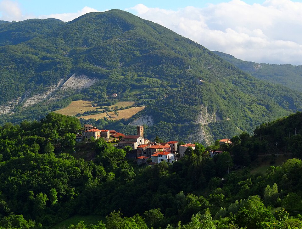 Файл:Castello-Di-Casola-Overview.JPG