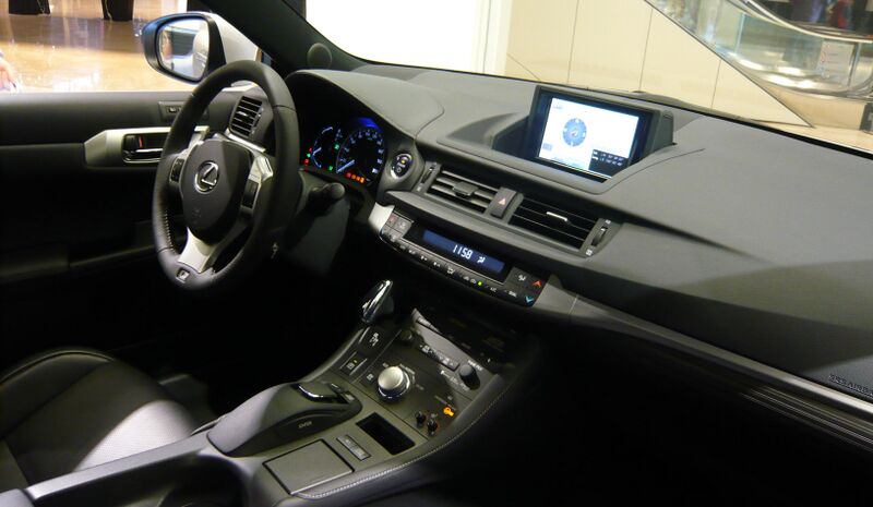 Файл:Lexus CT 1101.JPG