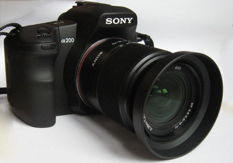 Файл:Sony Alpha 200 2.JPG