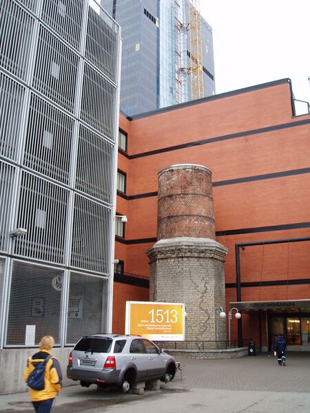 Файл:The old Chimney Stockmann Tallinn.jpg