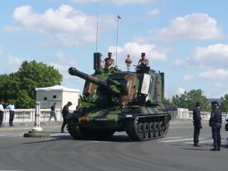 САУ AuF.1 40-го артиллерийского полка 2-й бтбр на параде в честь Дня взятия Бастилии. 14 июля 2008
