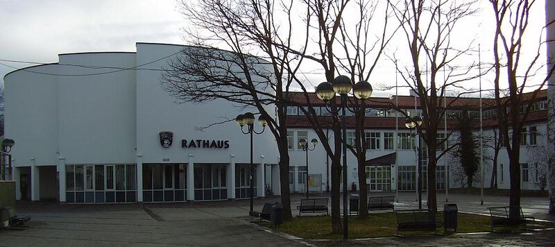 Файл:Unterhaching - Rathaus.JPG