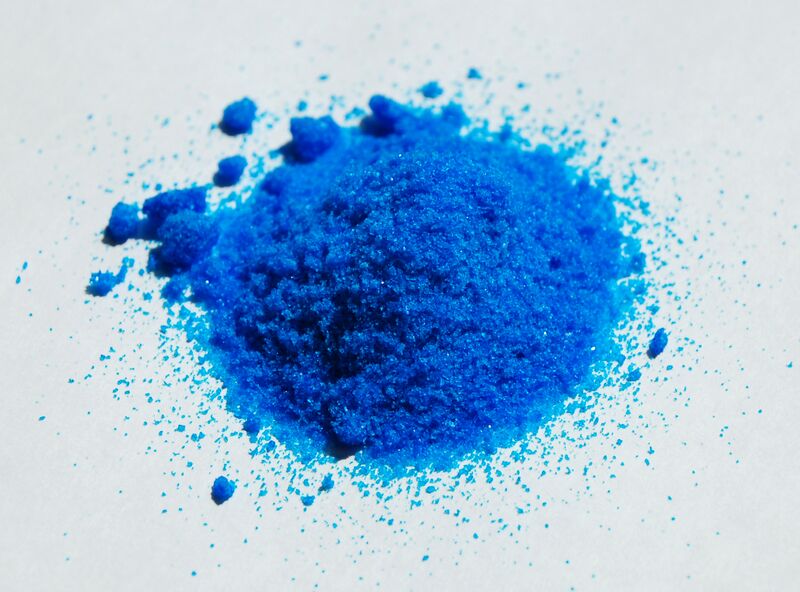 Файл:Copper(II)-nitrate-trihydrate-sample.jpg