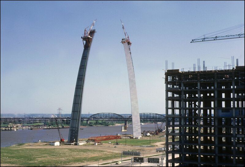 Файл:June 1965 Arch Construction.jpg