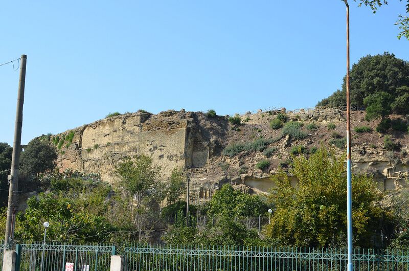 Файл:Cumae acropolis wall AvL.JPG