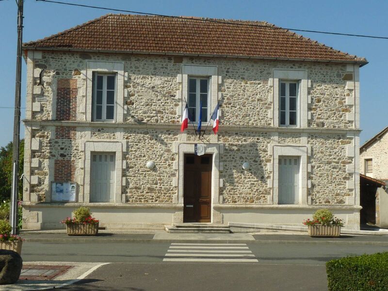 Файл:Rouzede mairie.JPG