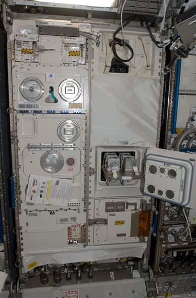 Файл:314574main BioLab3.jpg