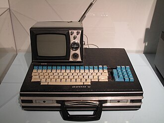 Telmac 1800 собран с использованием портфеля в качестве корпуса компьютера.