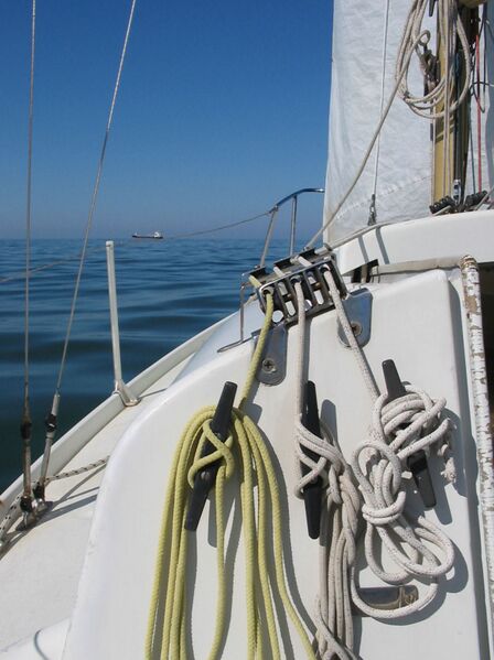 Файл:Rigging, sailing.jpg