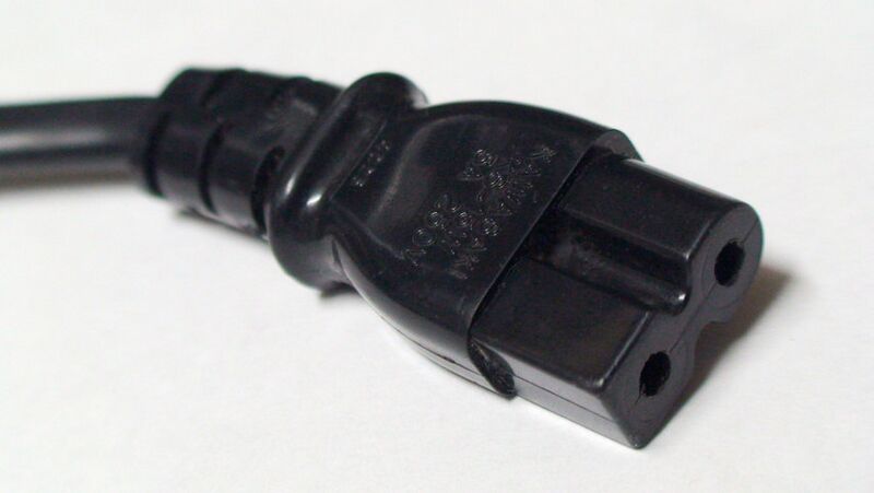 Файл:IEC60320 Polarised C7.JPG