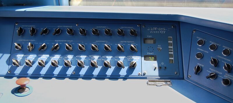 Файл:2EL5-007-left-panel.jpg
