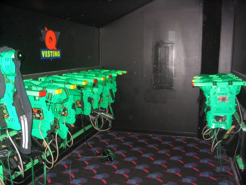Файл:Rack of green Q-Zar packs.JPG