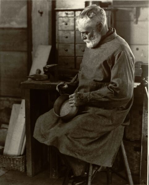 Файл:Shaker box maker.jpg