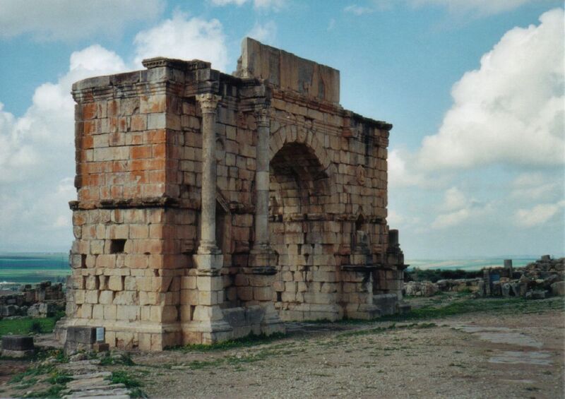 Файл:Triumphal Arch in Volubilis.jpg