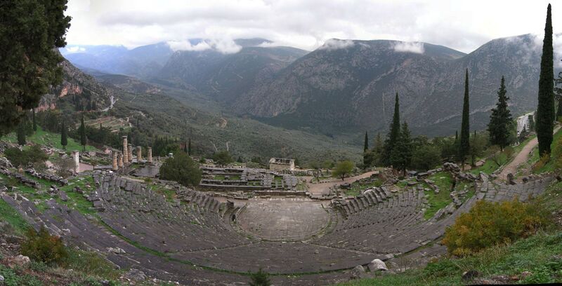 Файл:Amphitheatre at Delphi.jpg