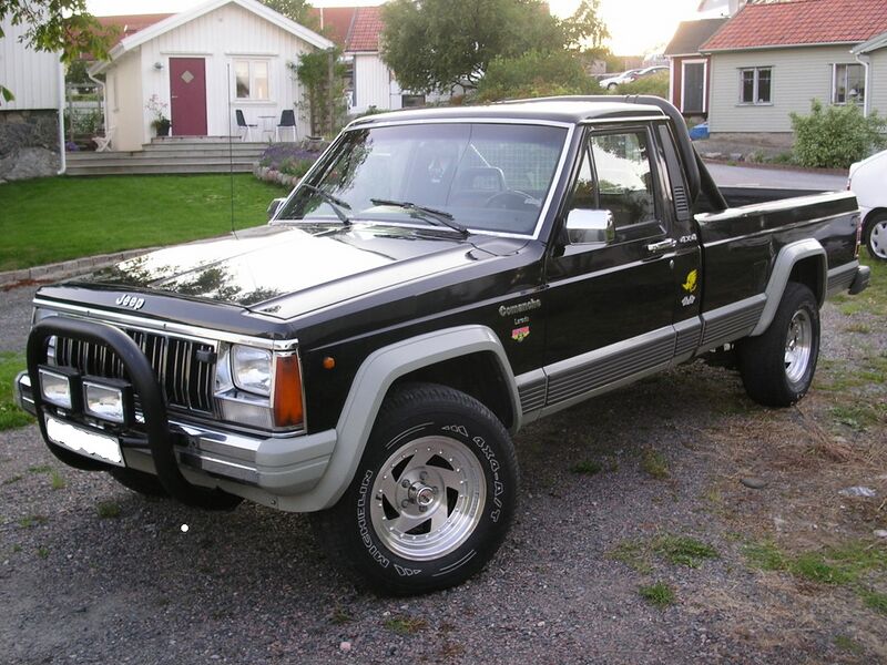 Файл:Jeep comanche Laredo longbed 1988.jpg