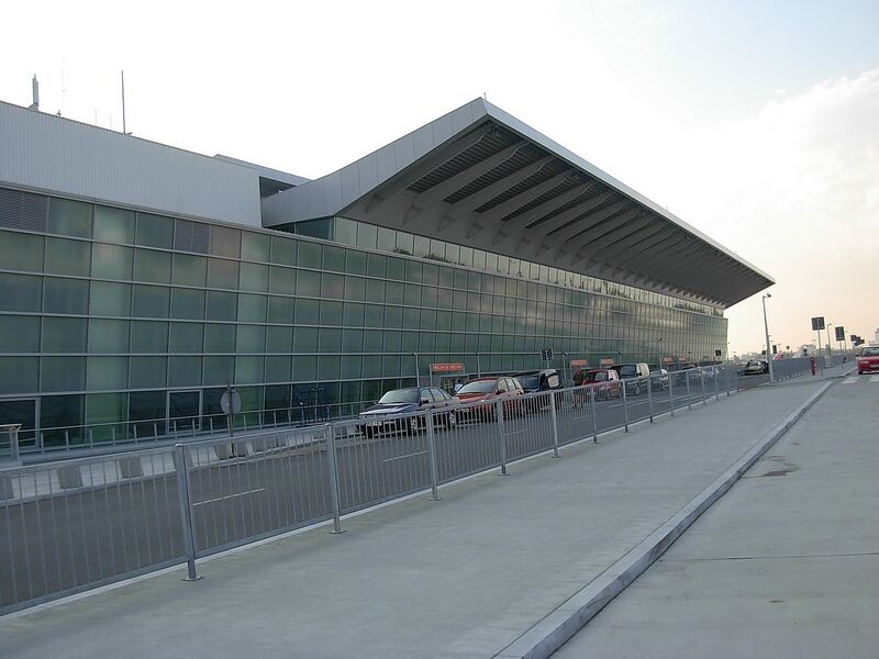 Файл:Terminal2-okecie.JPG