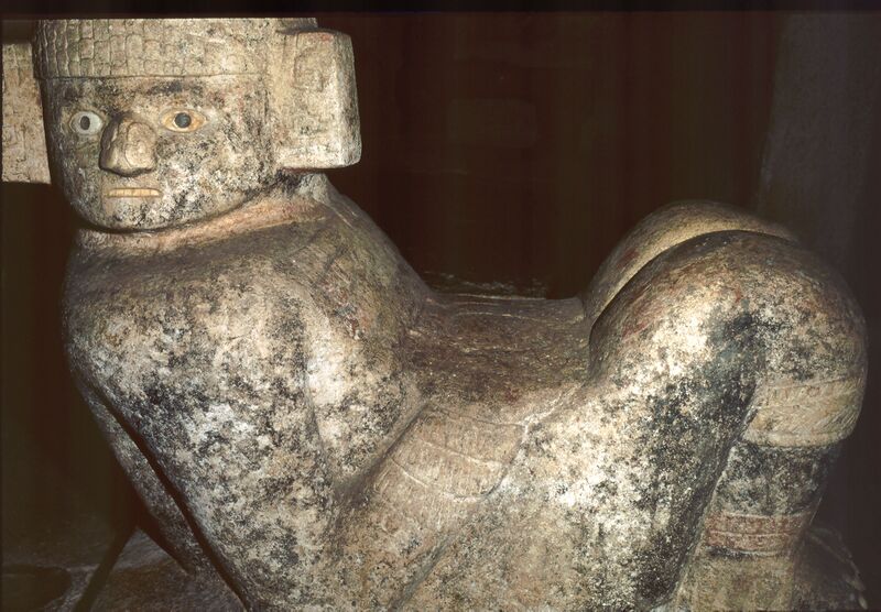 Файл:Chichen Itza CastilloSub ChacMool.jpg