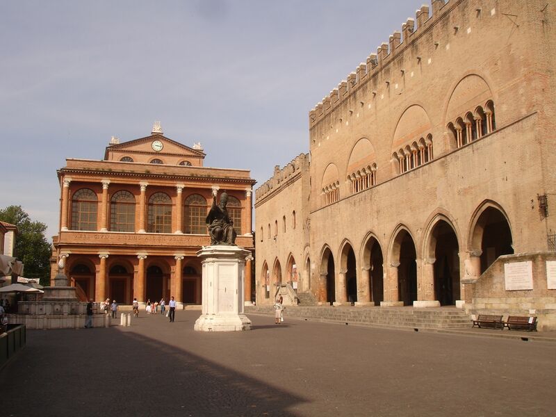 Файл:Rimini piazza cavour.jpg