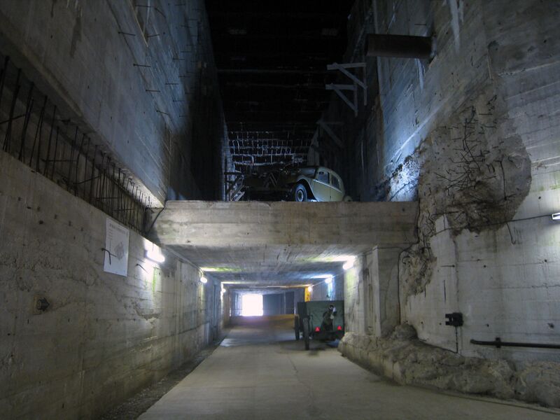 Файл:Watten bunker interior.jpg