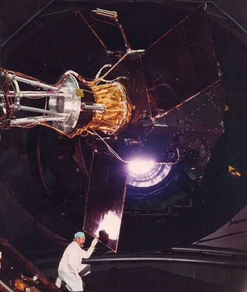 Файл:Hipparcos-testing-estec.jpg