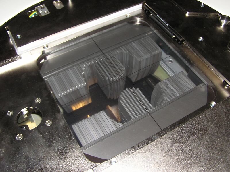 Файл:Multi leaf collimator.jpg