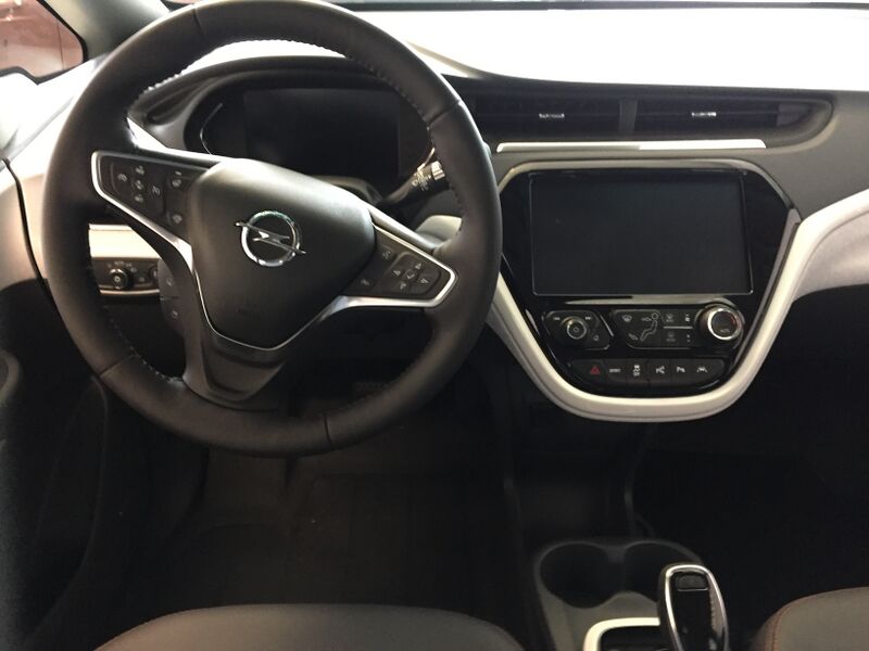 Файл:Opel Ampera E Cockpit.JPG
