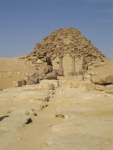 Файл:Pyramid of Sahure.jpg