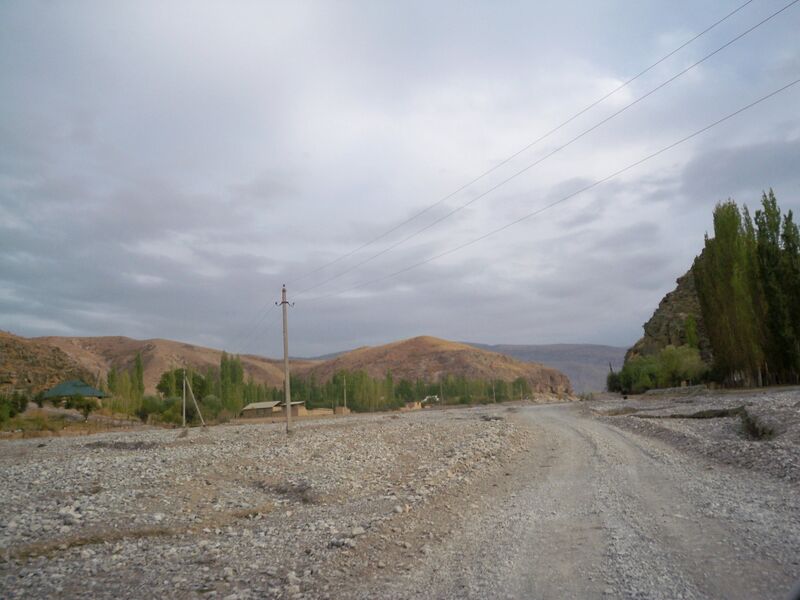 Файл:Stream bed, Sary-Doob.JPG