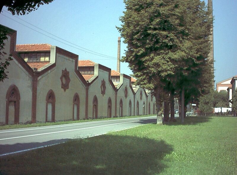 Файл:Crespi d'Adda fabbrica.JPG