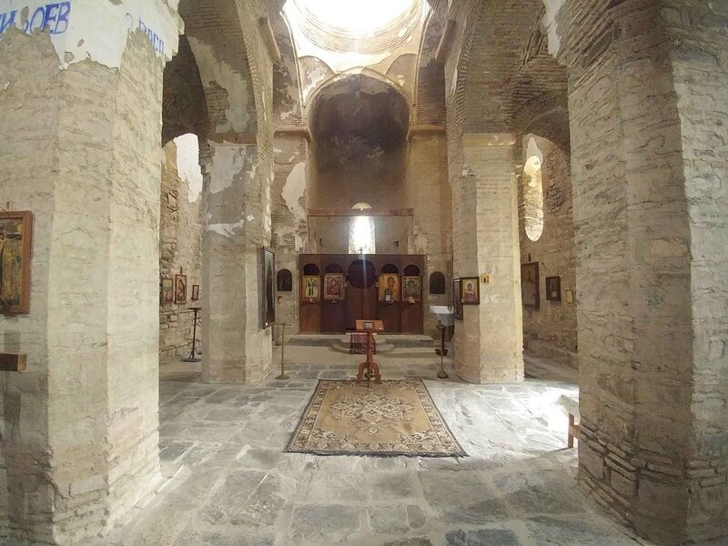 Файл:Largvisi monastery inside.jpg