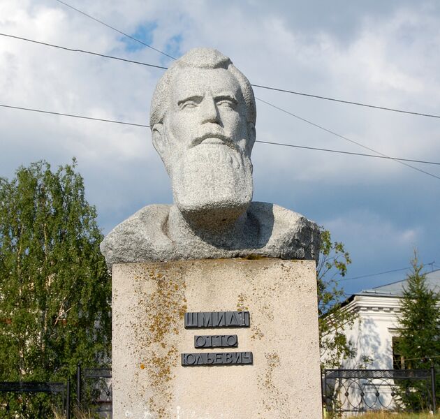 Файл:Shmidt Otto Bust 14Aug10.JPG
