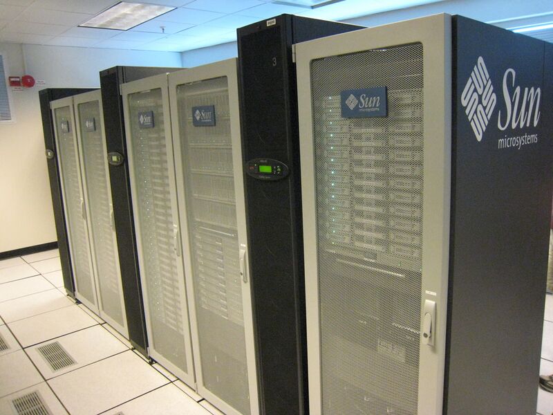 Файл:Sun Microsystems Solaris computer cluster.jpg