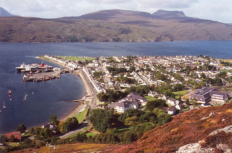 Файл:Ullapool-2003.jpg