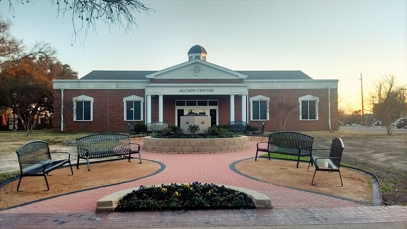 Файл:Alumni Center TAMUC.jpg