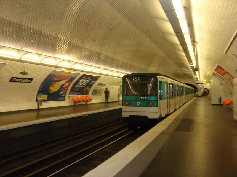 Файл:Courcelles-quai-rame.jpg
