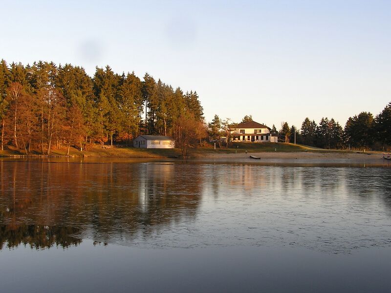 Файл:Hattsteinweiher Usingen.jpg