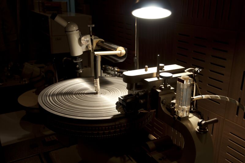 Файл:Neumann Cutting Machine 01.jpg