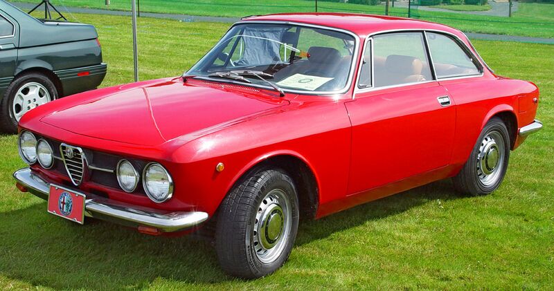 Файл:1969-Alfa-Romeo-GT-Veloce-Red-Front-Angle-st.jpg