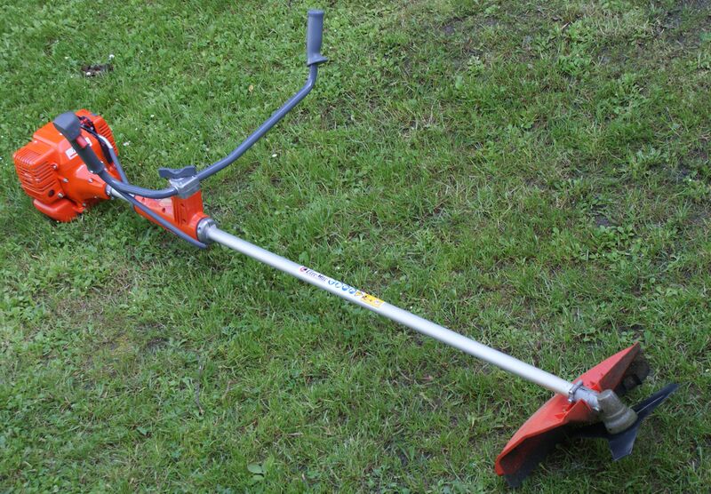 Файл:Brush cutter 02.JPG