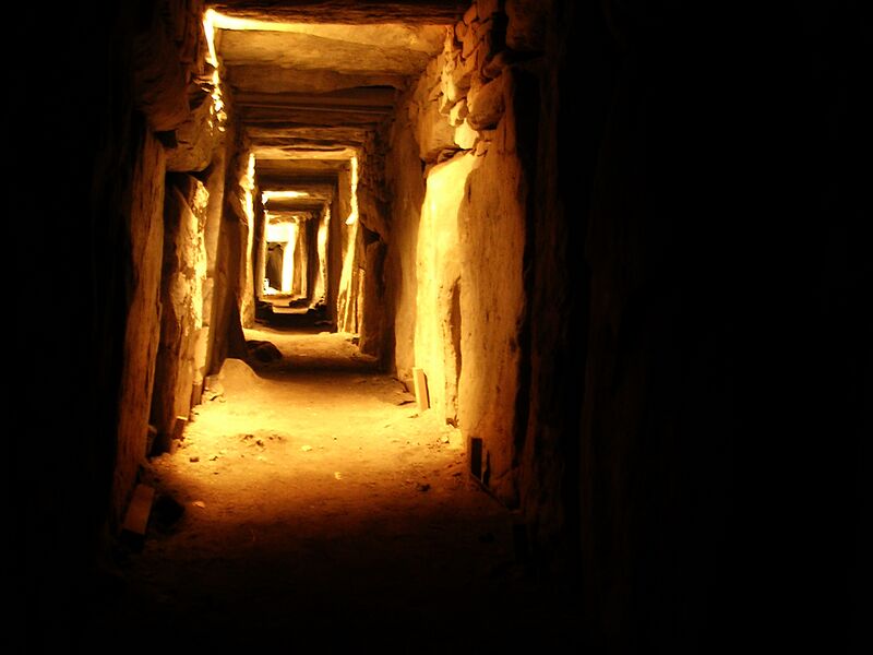 Файл:Knowth.jpg