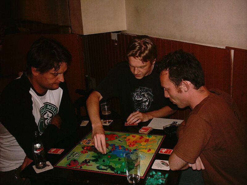Файл:Playing-risk.jpg