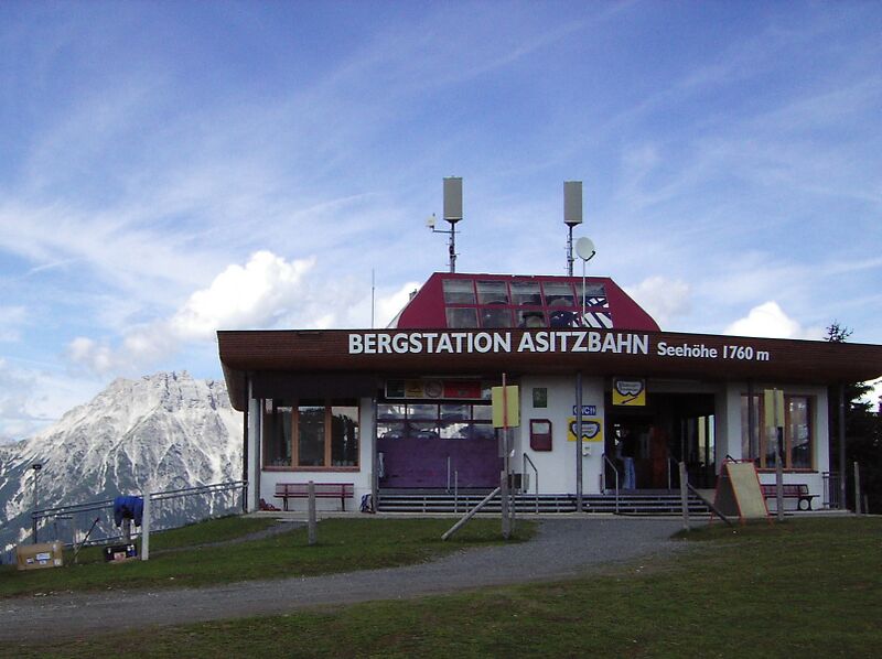 Файл:AsitzBahn BergStation.JPG