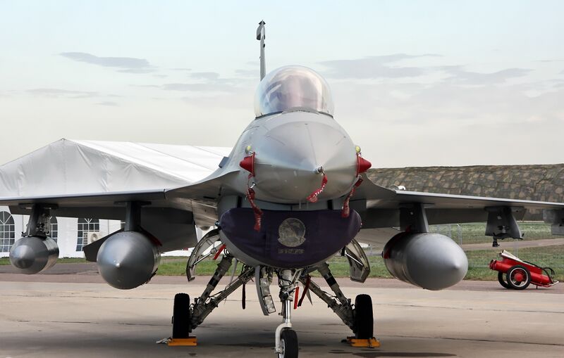 Файл:F-16 Fighting Falcon MAKS-2011 (4).jpg