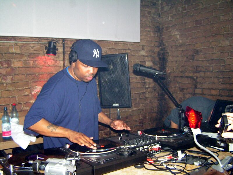Файл:DJScratchInBerlin.JPG