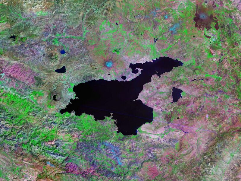 Файл:Lakevanlandsat.jpeg