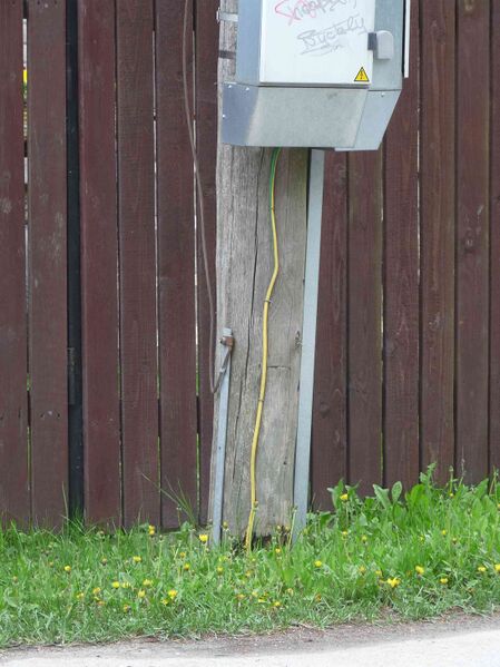 Файл:PEN earthing.JPG
