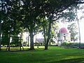 Вид на воротную башню из парка