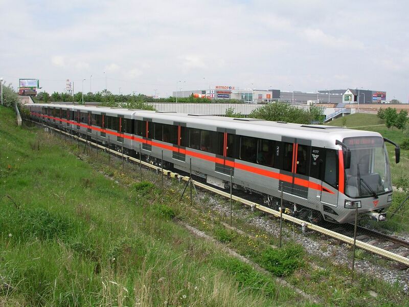 Файл:Metro Praha, 2004.JPG