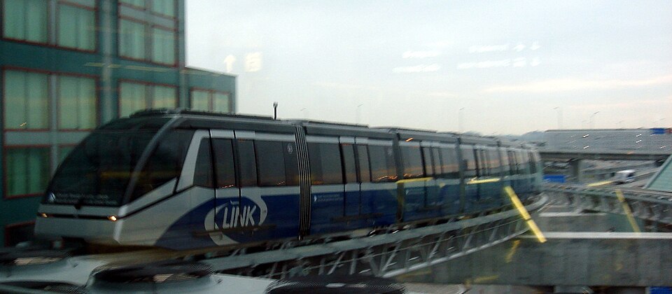 Файл:Toronto-link shuttle.JPG